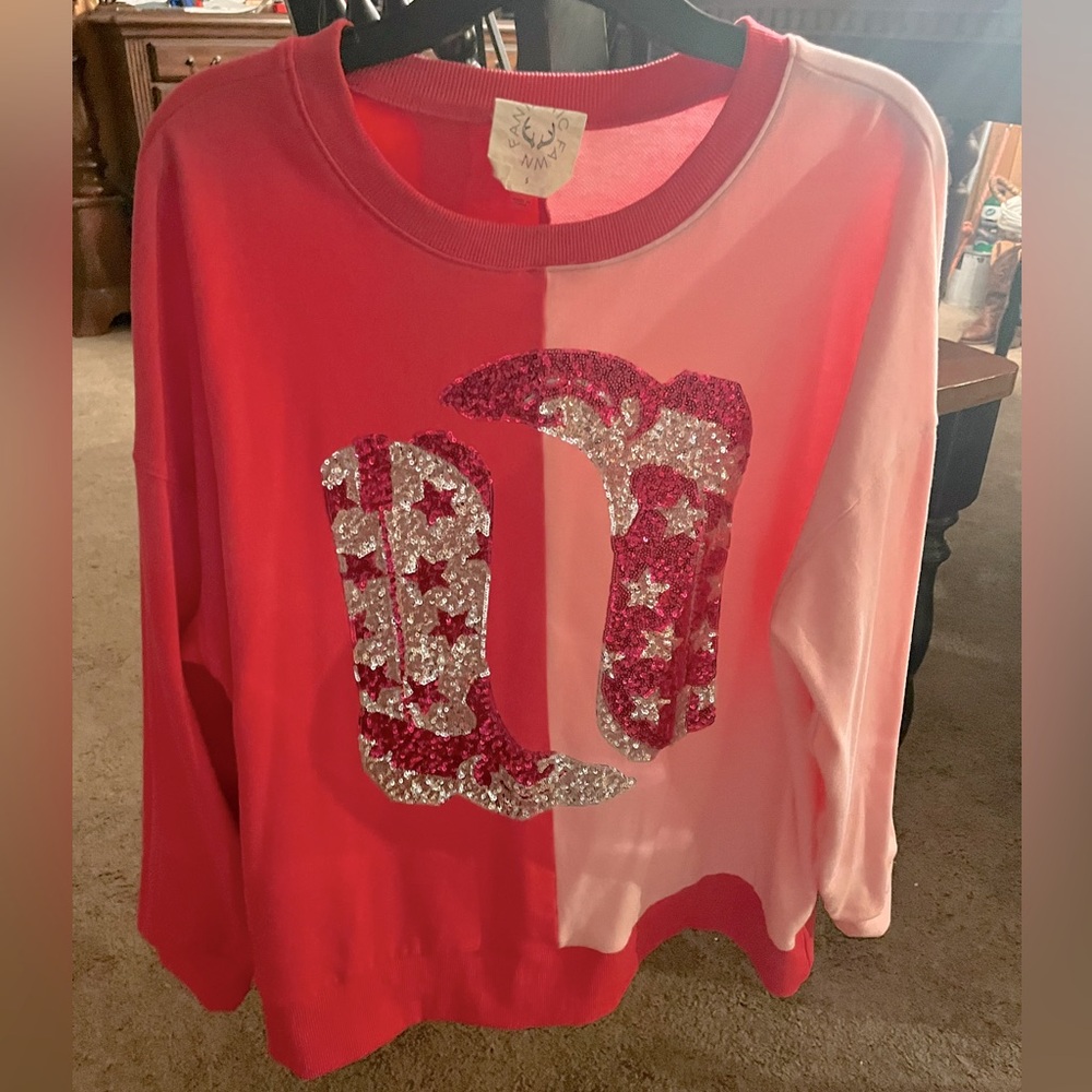 Fantastic Fawn in fuscia/light pink with cowboy sequined boots design.